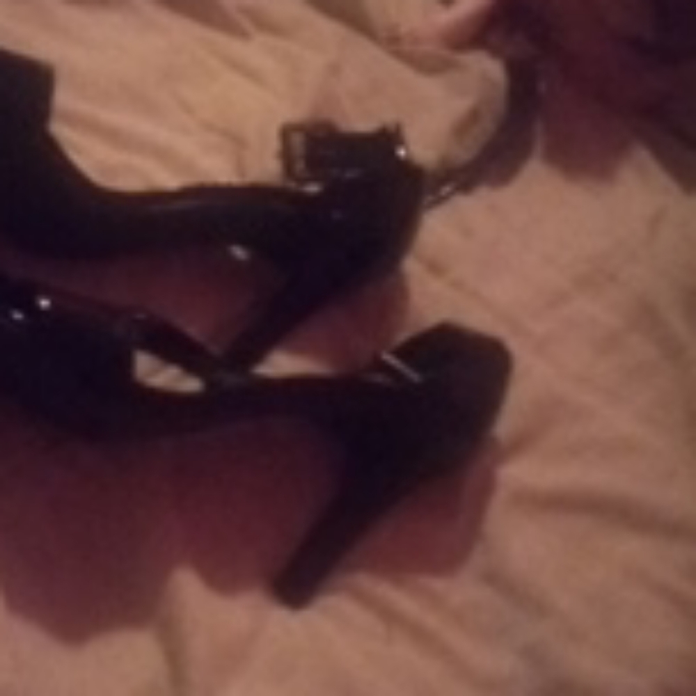 Heels - Picture 2 of 3